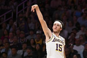 官方网站-里夫斯：杨瀚森的篮球智商很高 我相信他会成为一个很好的球员