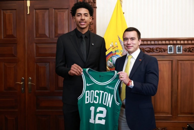 官方网站-厄瓜多尔总统会见凯尔特人新星小RJ-路易斯 庆贺该国首位NBA球员诞生