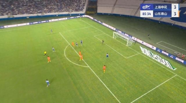 开云棋牌-2场7球！瓦科上演帽子戏法，泰山本场第三度扳平，3-3申花！