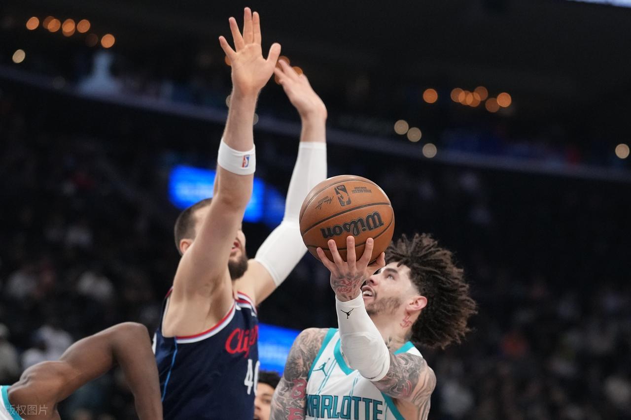 官方网站-超越奥尼尔！哈登得分历史第9！出来见上帝！小卡35+5+3打爆黄蜂