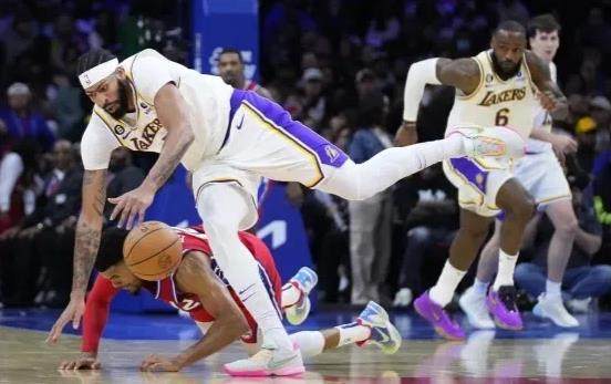 开云棋牌-【观察】让戴维斯成为第一核心 对湖人来说这么难？