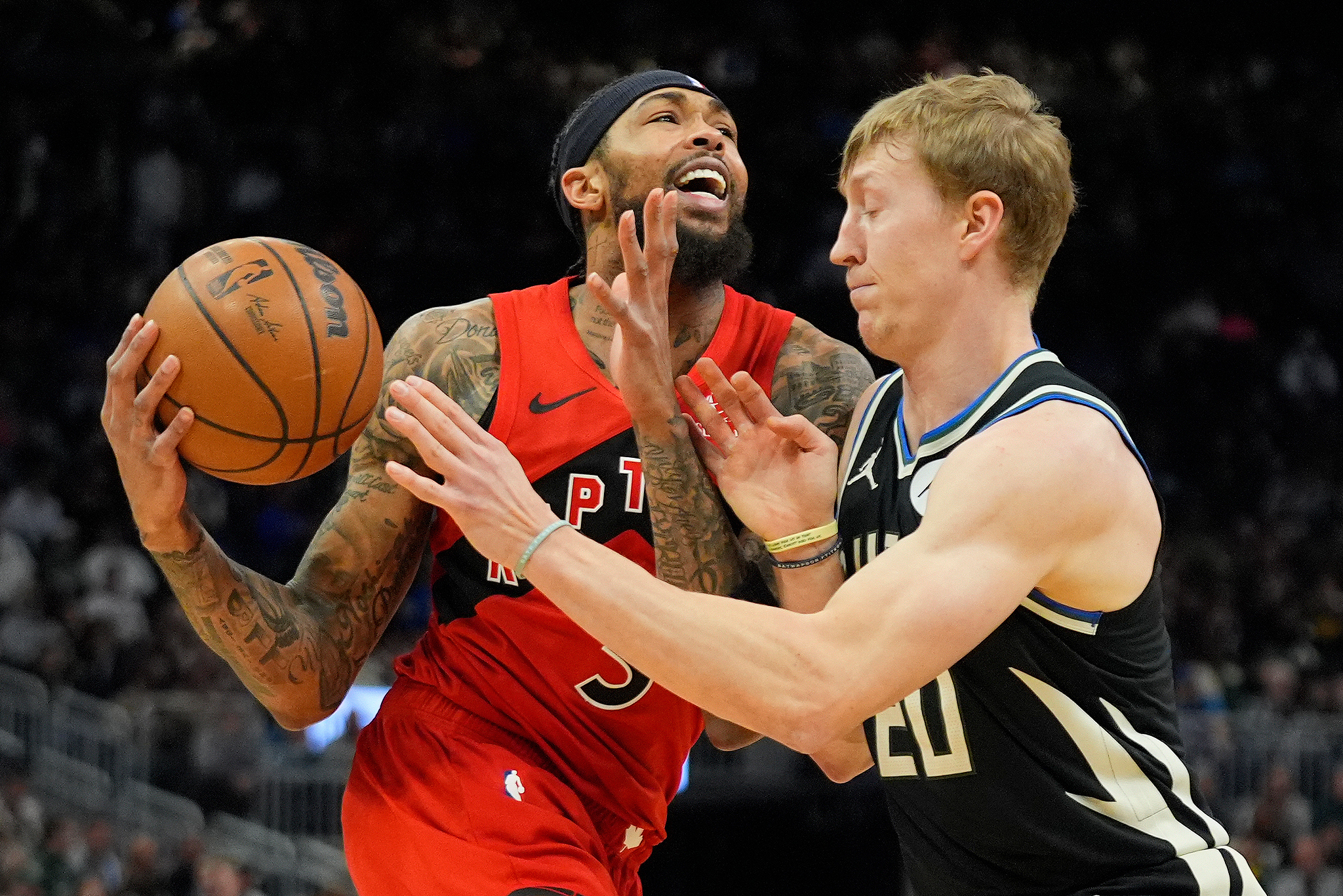 官网登录入口-英格拉姆22+6奎克利32+9 猛龙客场大胜雄鹿